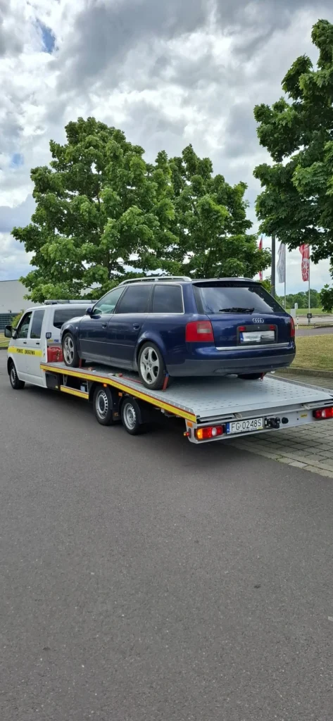 Samochód na lawecie podczas awarii – pomoc drogowa Kostrzyn nad Odrą w akcji