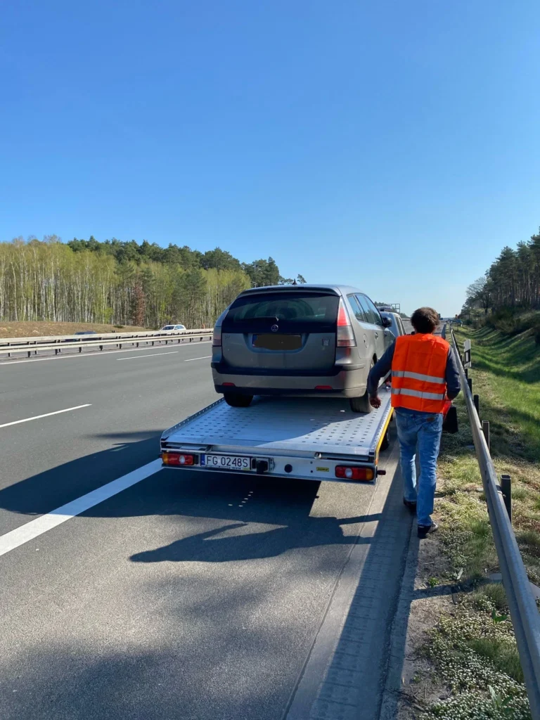 Pomoc drogowa Kostrzyn nad Odrą udzielająca wsparcia kierowcy podczas awarii samochodu na poboczu drogi